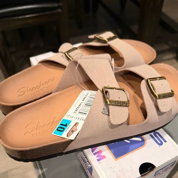 ‼️Skechers Double-Buckle‼️NEW Sandals in Tan with Gold Buckles - Picture 3 of 6